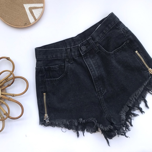 UNIF Pants - UNIF black high waist zipper accent shorts